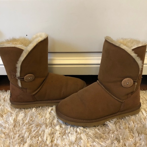 UGG Shoes - Chestnut  🌰 Bailey Button Uggs
